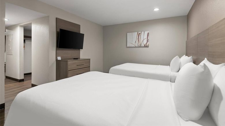 <b>Quality Suites Wildwood-The Villages Room</b>. Images powered by <a href="https://iceportal.shijigroup.com/" title="IcePortal" target="_blank">IcePortal</a>.