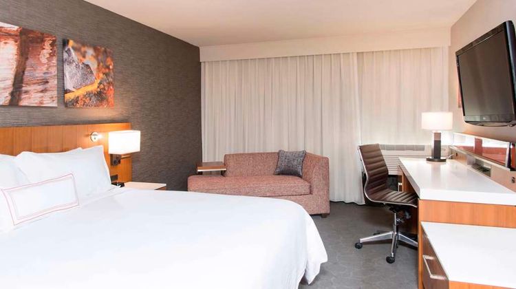 The Center Hotel Grand Rapids Airport Room