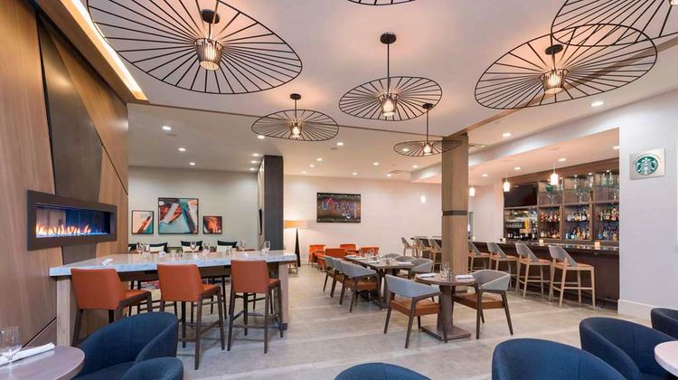 The Center Hotel Grand Rapids Airport Restaurant