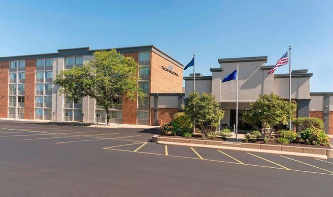 Sonesta Hotel Grand Rapids Airport Exterior