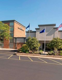 The Center Hotel Grand Rapids Airport