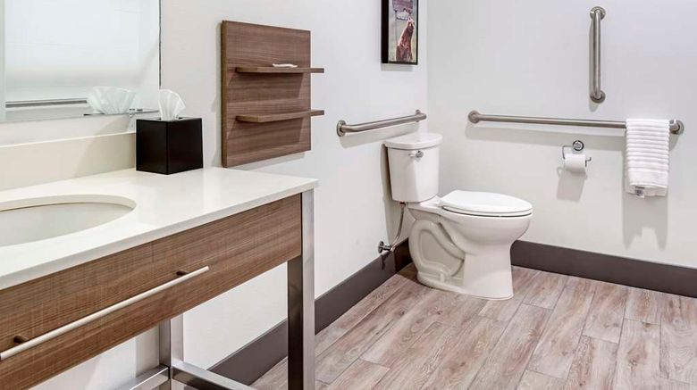 <b>Comfort Inn Room</b>. Images powered by <a href="https://iceportal.shijigroup.com/" title="IcePortal" target="_blank">IcePortal</a>.