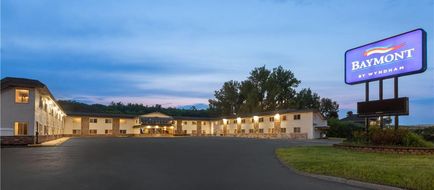 Baymont by Wyndham Iron Mountain Exterior