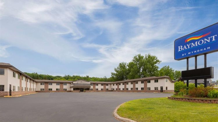 Baymont by Wyndham Iron Mountain Exterior