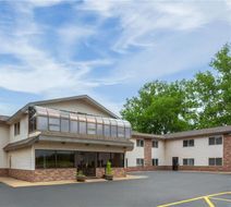 Baymont by Wyndham Iron Mountain Exterior