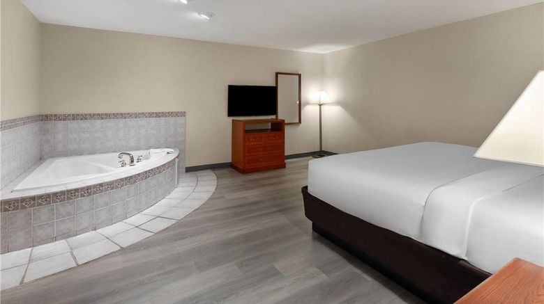 <b>Baymont by Wyndham Iron Mountain Suite</b>. Images powered by <a href="https://iceportal.shijigroup.com/" title="IcePortal" target="_blank">IcePortal</a>.