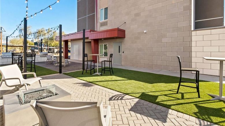 <b>Everhome Suites Phoenix Fashion Center Pool</b>. Images powered by <a href="https://iceportal.shijigroup.com/" title="IcePortal" target="_blank">IcePortal</a>.
