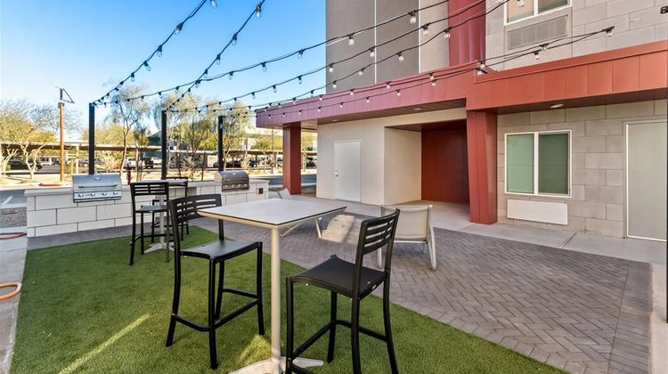 Everhome Suites Phoenix Fashion Center Pool