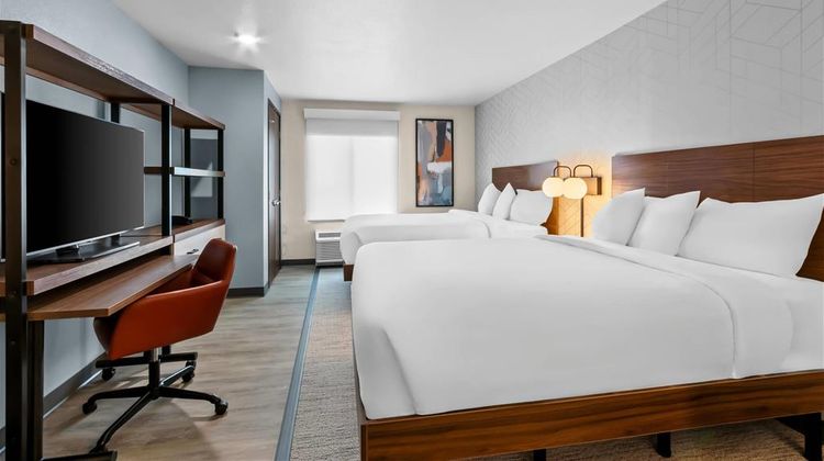 Everhome Suites Phoenix Fashion Center Room