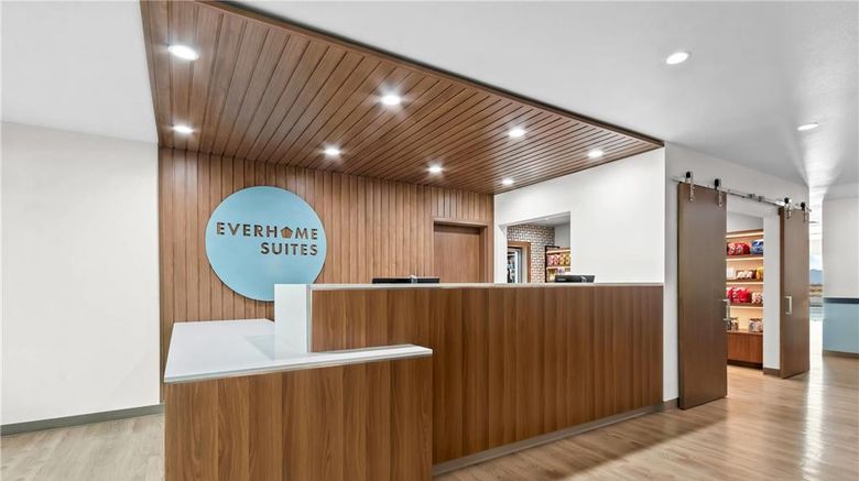 <b>Everhome Suites Phoenix Fashion Center Lobby</b>. Images powered by <a href="https://iceportal.shijigroup.com/" title="IcePortal" target="_blank">IcePortal</a>.