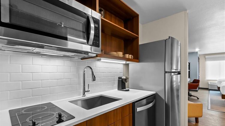 Everhome Suites Phoenix Fashion Center Room