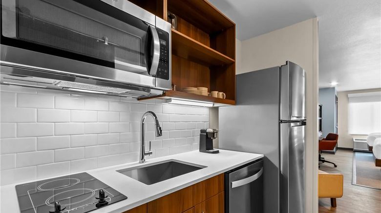 <b>Everhome Suites Phoenix Fashion Center Room</b>. Images powered by <a href="https://iceportal.shijigroup.com/" title="IcePortal" target="_blank">IcePortal</a>.