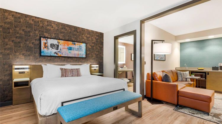 Cambria Hotel Denver Downtown RiNo Suite