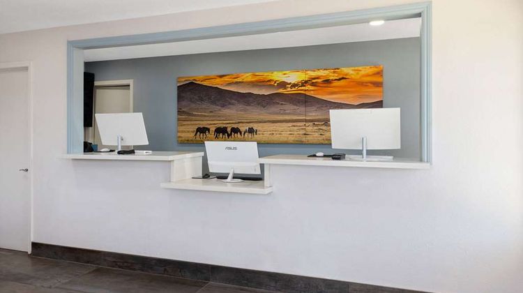 Days Inn by Wyndham Bakersfield Lobby