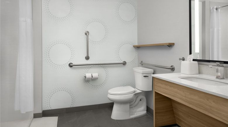 <b>Tru Stockbridge Room</b>. Images powered by <a href="https://iceportal.shijigroup.com/" title="IcePortal" target="_blank">IcePortal</a>.
