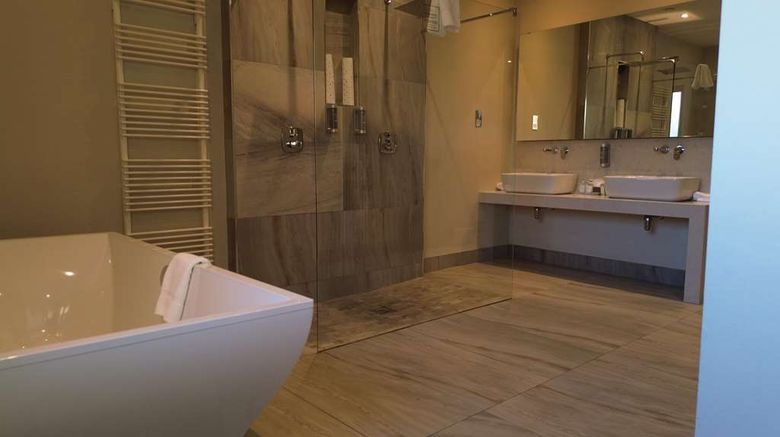 <b>Midleton Park Hotel & Spa Room</b>. Images powered by <a href="https://iceportal.shijigroup.com/" title="IcePortal" target="_blank">IcePortal</a>.