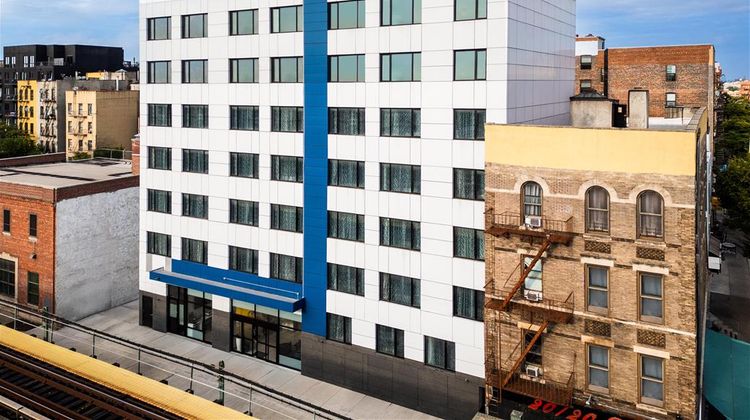 GLo Best Western Bronx NYC Exterior