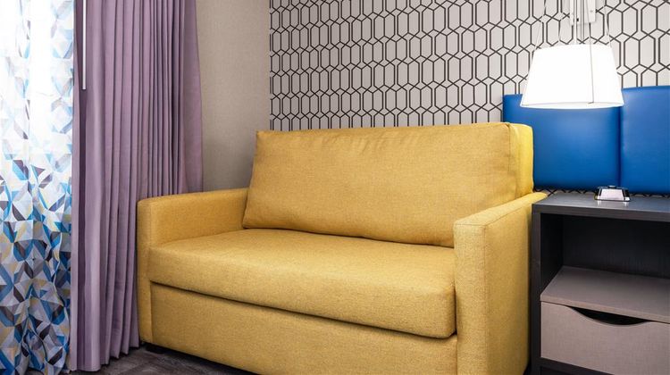 GLo Best Western Bronx NYC Room