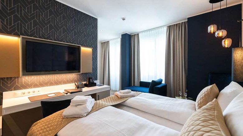 <b>Best Western Premier Hotel Royal Blue Room</b>. Images powered by <a href="https://iceportal.shijigroup.com/" title="IcePortal" target="_blank">IcePortal</a>.