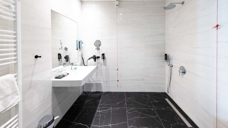 <b>Best Western Premier Hotel Royal Blue Room</b>. Images powered by <a href="https://iceportal.shijigroup.com/" title="IcePortal" target="_blank">IcePortal</a>.