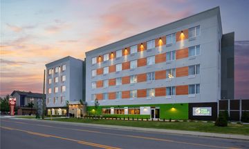 Best Western Plus Kawartha Lakes Hotel &