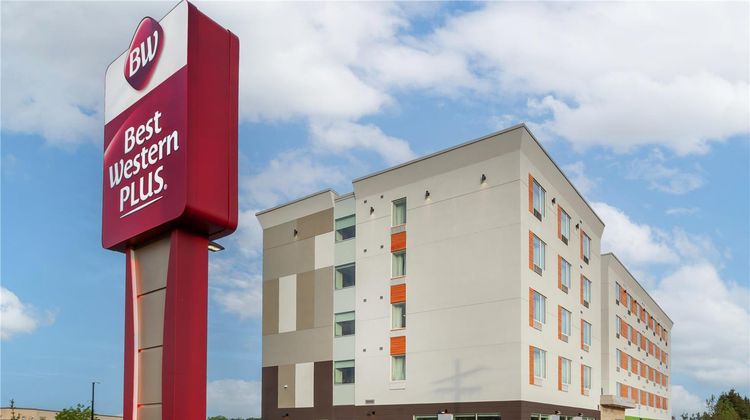 Best Western Plus Kawartha Lakes Hotel & Exterior