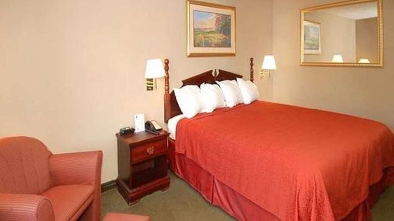 <b>Econo Lodge Inn & Suites Biloxi Room</b>. Images powered by <a href="https://iceportal.shijigroup.com/" title="IcePortal" target="_blank">IcePortal</a>.