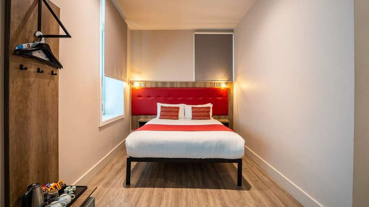 Euston Square Hotel Room