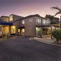 Greenlane Suites