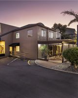 Greenlane Suites