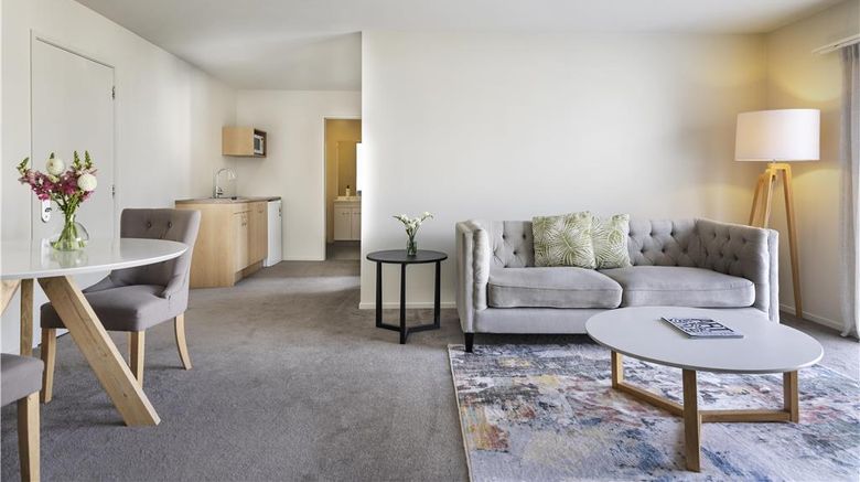 <b>Greenlane Suites Suite</b>. Images powered by <a href="https://iceportal.shijigroup.com/" title="IcePortal" target="_blank">IcePortal</a>.