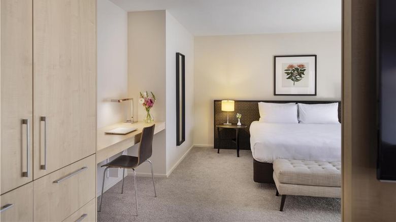 <b>Greenlane Suites Suite</b>. Images powered by <a href="https://iceportal.shijigroup.com/" title="IcePortal" target="_blank">IcePortal</a>.