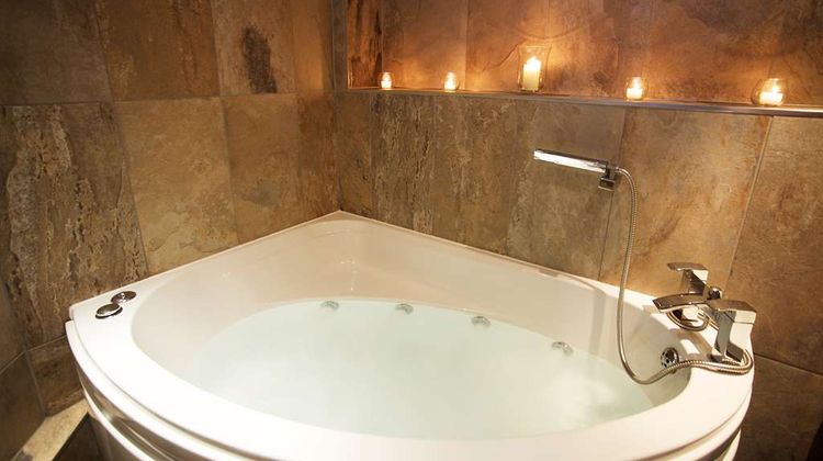 The Waterside Hotel Suite
