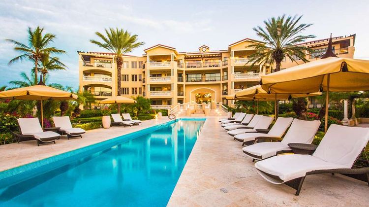 The Somerset on Grace Bay Pool