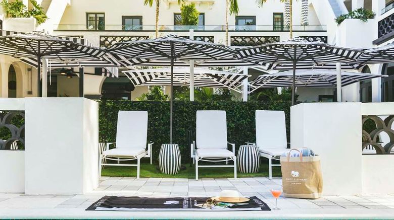 <b>White Elephant Palm Beach Pool</b>. Images powered by <a href="https://iceportal.shijigroup.com/" title="IcePortal" target="_blank">IcePortal</a>.
