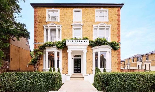The Selwyn Exterior