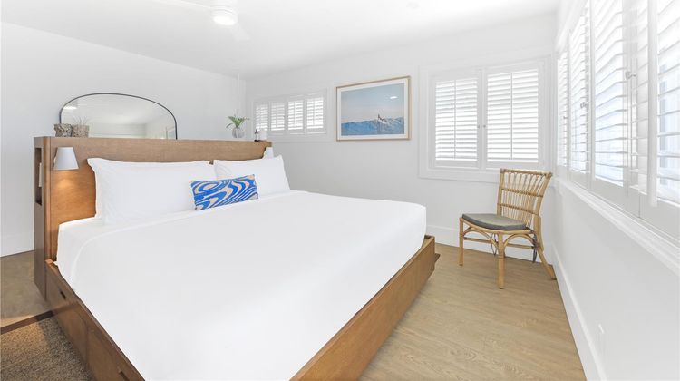 Laguna Surf Lodge by SCP Room