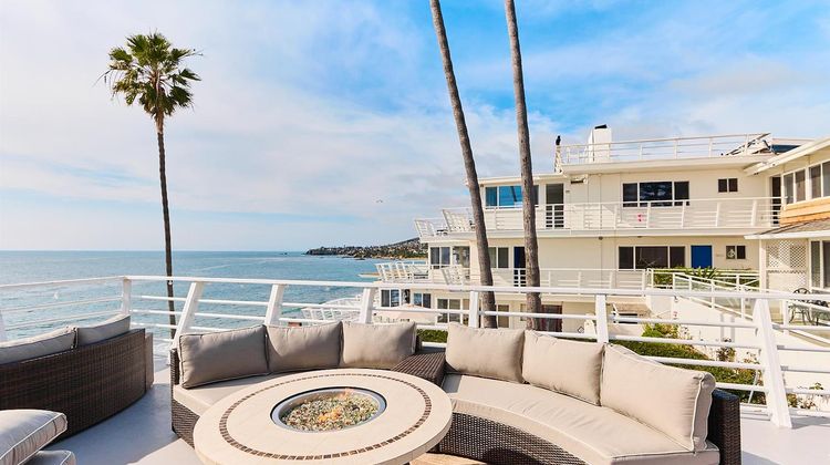 Laguna Surf Lodge by SCP Beach