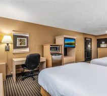 Seven Oaks Hotel Regina, SureStay Room