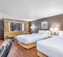 Seven Oaks Hotel Regina, SureStay Room
