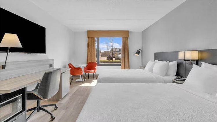 Seven Oaks Hotel Regina, SureStay Coll Room