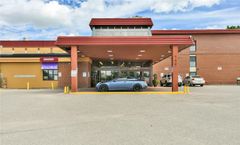 Seven Oaks Hotel Regina, SureStay Coll