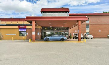 Seven Oaks Hotel Regina, SureStay Coll