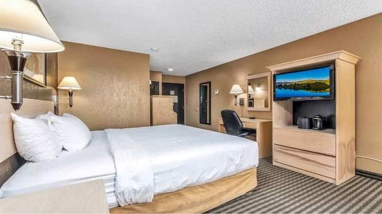 <b>Seven Oaks Hotel Regina, SureStay Room</b>. Images powered by <a href="https://iceportal.shijigroup.com/" title="IcePortal" target="_blank">IcePortal</a>.