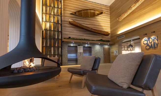 Hotel Canoe & Suites Lobby