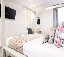 White Hart Hotel Room