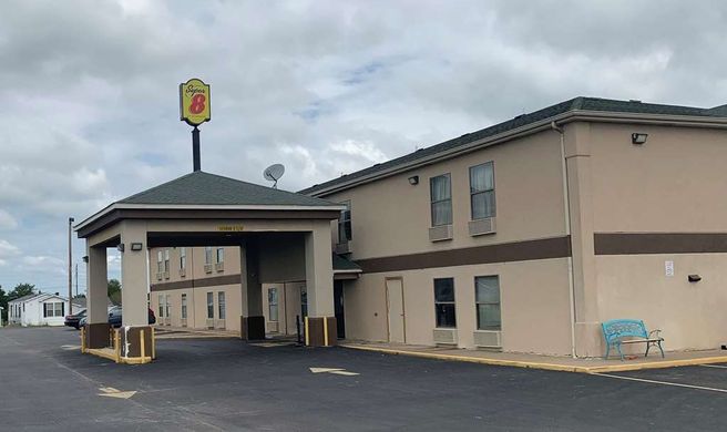 Super 8 Chenoa Exterior