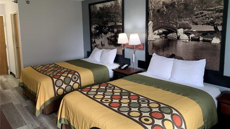Super 8 Chenoa Room