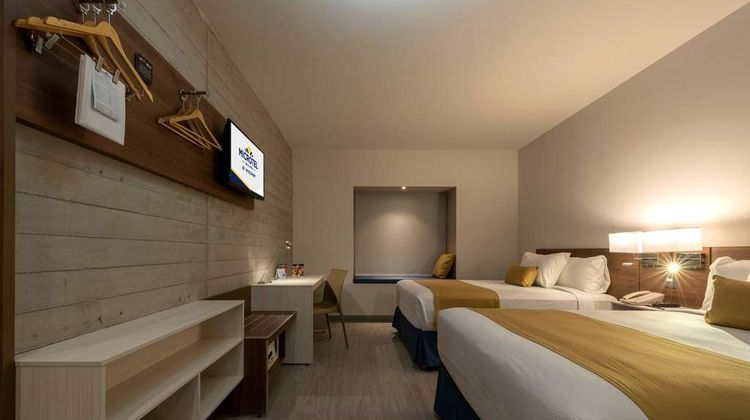 Microtel Inn & Suites Irapuato Room