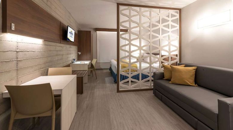 <b>Microtel Inn & Suites Irapuato Suite</b>. Images powered by <a href="https://iceportal.shijigroup.com/" title="IcePortal" target="_blank">IcePortal</a>.